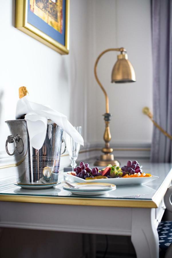 Hotel Gyllene Uttern Granna Ngoại thất bức ảnh